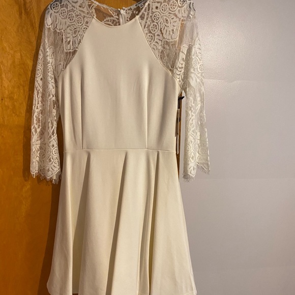 BB Dakota ivory lace dress. Tags still on. - Picture 2 of 4